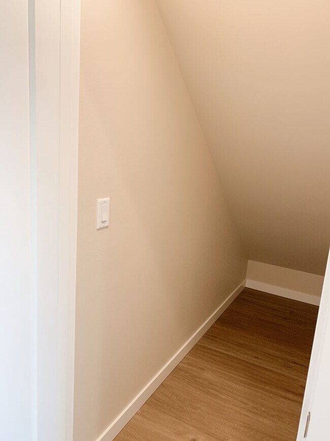 Building Photo - Lease Takeover Available NOW! Sunny 3 bdrm, 2.5 bath in Cordata Neighborhood