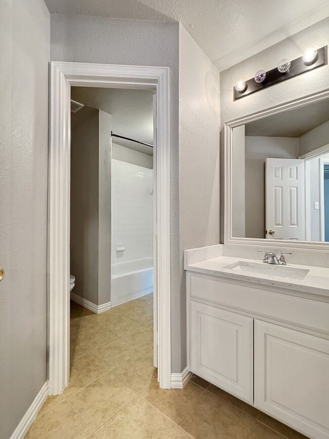 Building Photo - 5973 Country View Ln