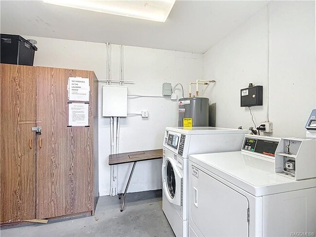 Building Photo - 2 bedroom, 2 bath ground level condo with ...