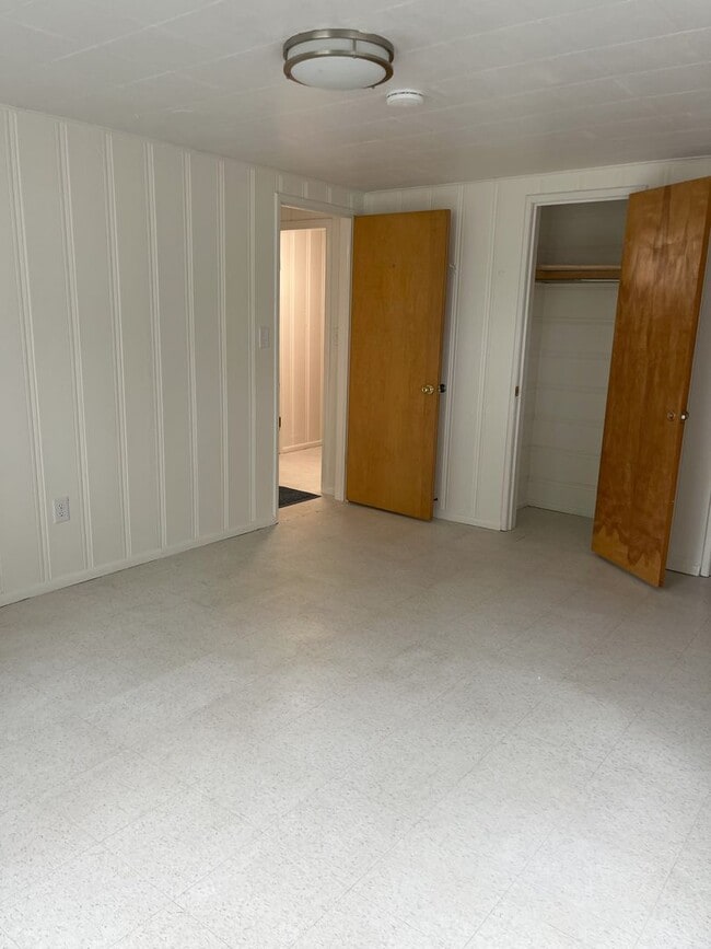 Building Photo - 1020 W Story St