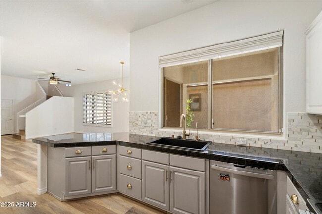 Building Photo - 1925 W Olive Way