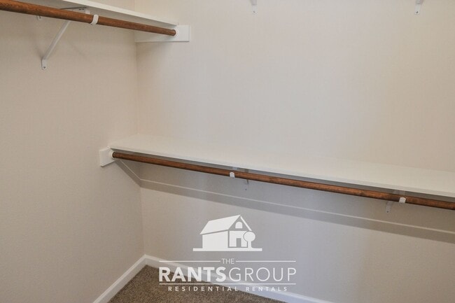 Building Photo - Beautiful  3 bedroom, 2.5 bath, 2-story home in Steilacoom Ridge