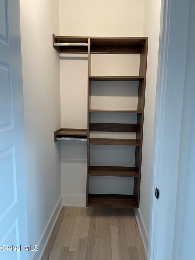 Building Photo - 385 Broadway