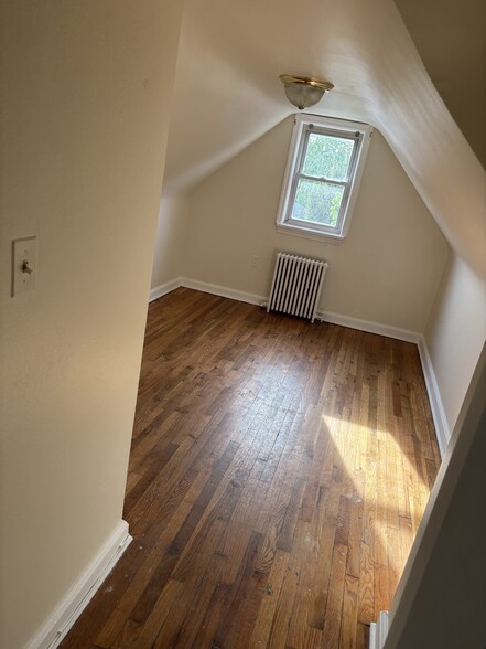 Building Photo - 56 Riverview Ave