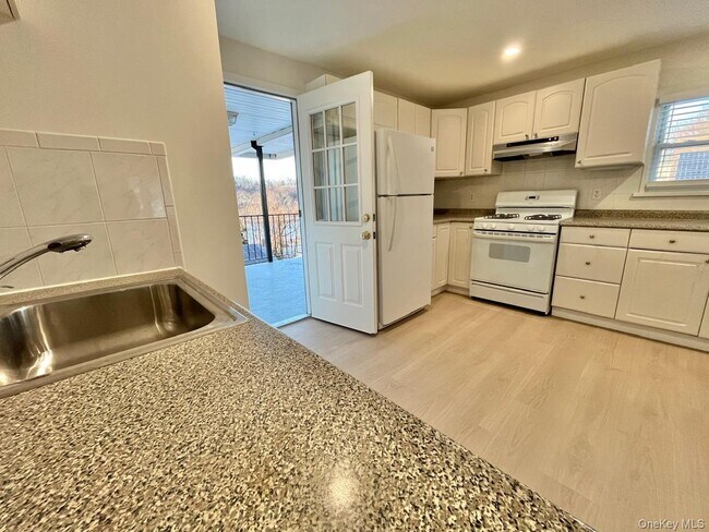 Building Photo - 103 Bennett Ave