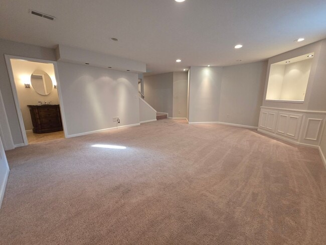 Building Photo - Spacious 4 Bedroom Duplex in North Normal with Pool Access