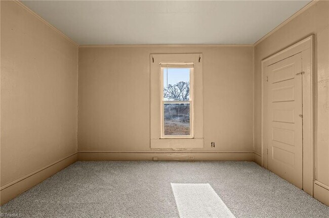 Building Photo - "Charming 3-Bedroom Home in the Heart of Winston-Salem-Pets Welcome Housing Vouchers Accepted!