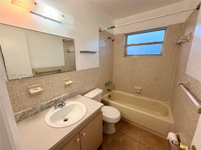 Building Photo - 1502 N 57th Terrace