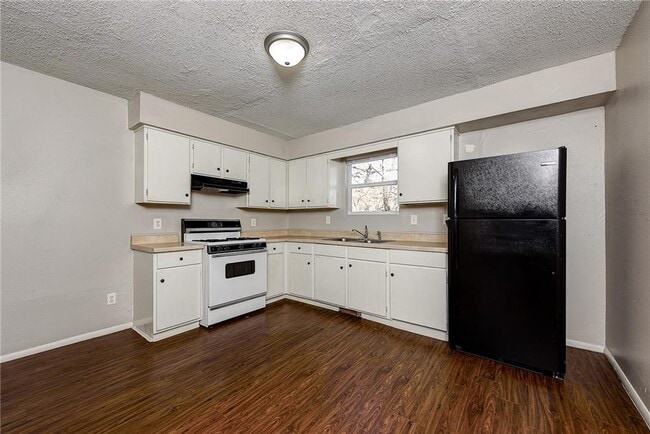 Building Photo - 1935 W Stone St