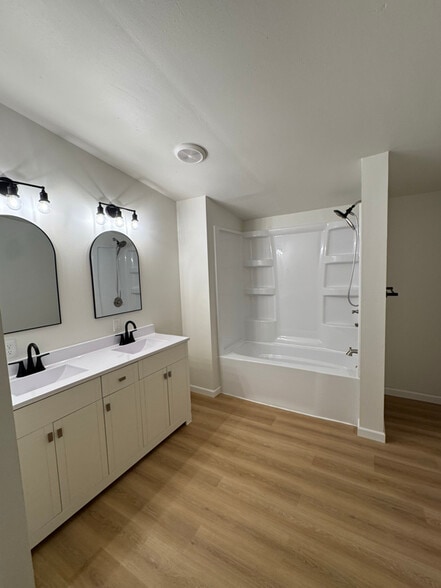 Building Photo - 102 Twin Dr