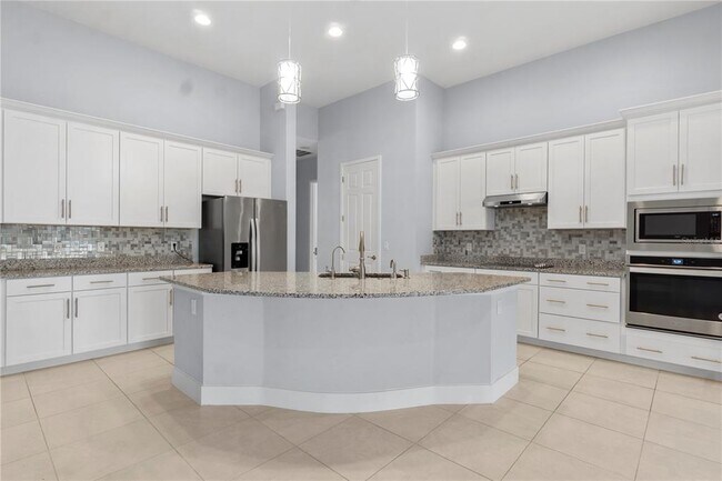 Building Photo - 2320 Symphony Cir