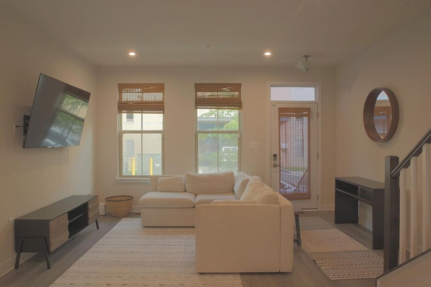 Primary Photo - 2816 Devonshire Clfs Ter