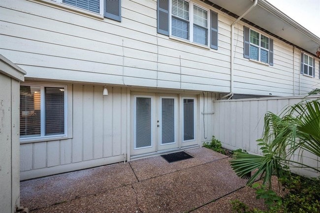 Building Photo - 402 Bendwood Dr