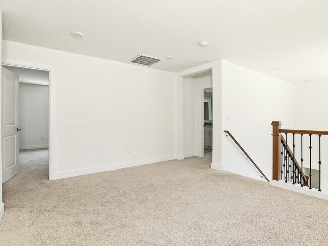 Building Photo - **Beautiful 4-Bedroom Home with A/C, Covered Outdoor Living & Designer Finishes in Bothell** Avai...