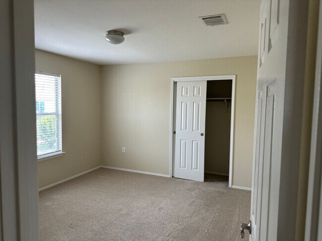 Building Photo - Modern 3/BR 2.5/BA Home with Stylish Kitch...
