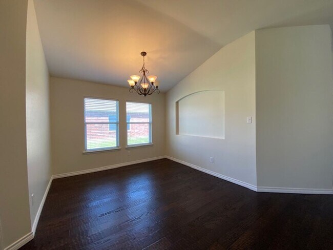 Building Photo - Lovely 4 bedroom, 2 bath home for lease!