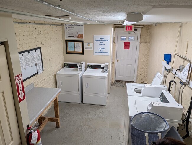 Building Photo - 15 University Rd