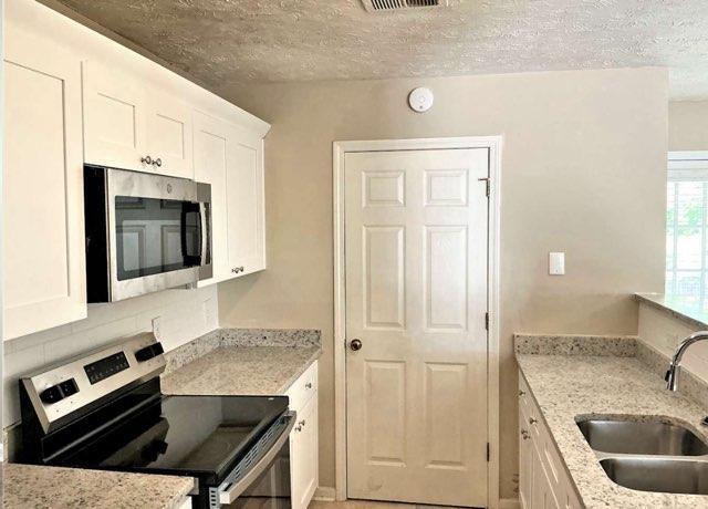 Building Photo - 2739 Cedar Trace Dr