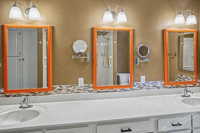 Building Photo - Lake Balboa Area| Home| Unfurnished