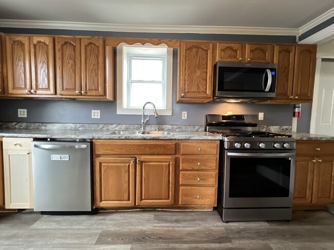 Building Photo - 2443 Division St