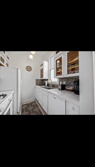 Building Photo - 1627 Dolman St