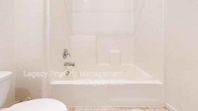 Building Photo - 3998 E Commerce Way