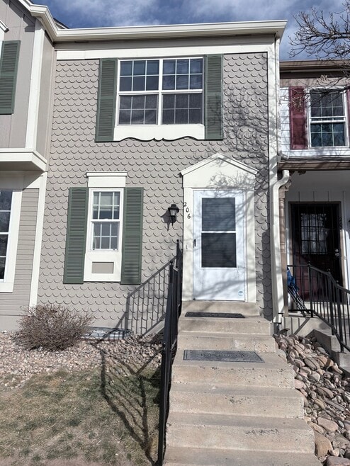Building Photo - 1811 S Quebec Way
