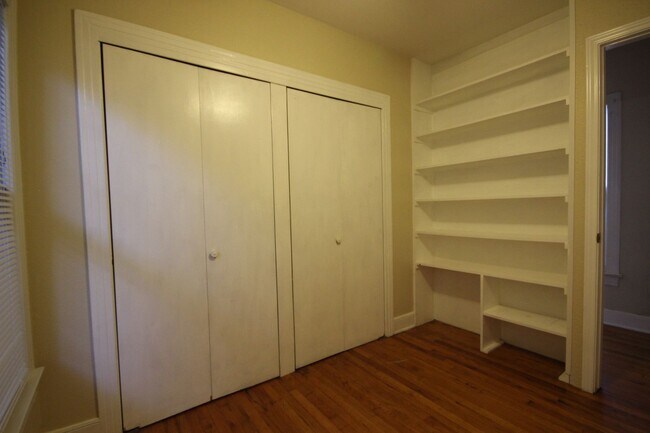Building Photo - North Loop/Burnet Corridor LARGE 2/1 Duple...