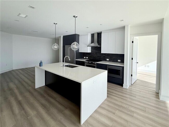 Building Photo - 788 West Marietta St NW