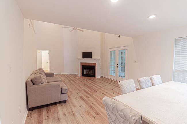 Building Photo - 1813 Windmere Way