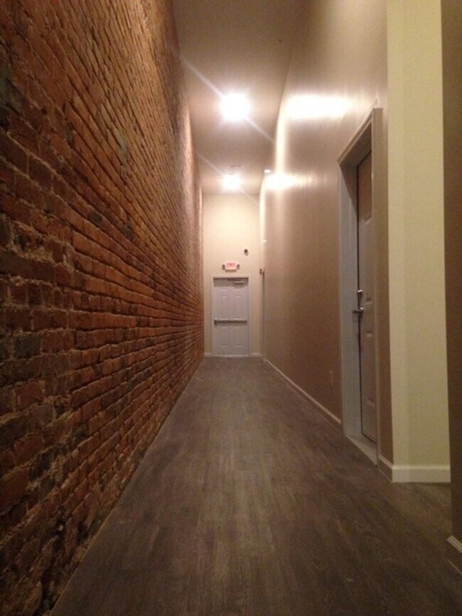 Building Photo - 108 W 6th St