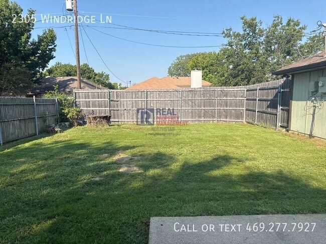 Building Photo - 2305 Windridge Ln