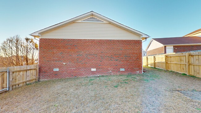 Building Photo - Fully Renovated 3 Bedroom / 2.5 Bathroom o...