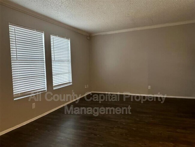 Building Photo - 5426 Menchaca Rd