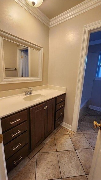 Building Photo - 2213 Stall Dr