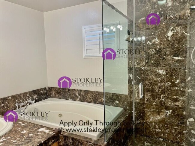 Building Photo - 158 Cameo Dr