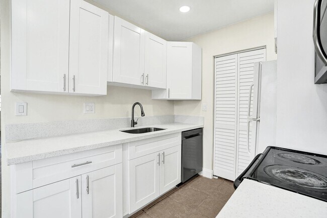 Building Photo - 4BR Corner Home (4th from FL Room) | No HOA | Large Fenced Yard | Move-In Ready