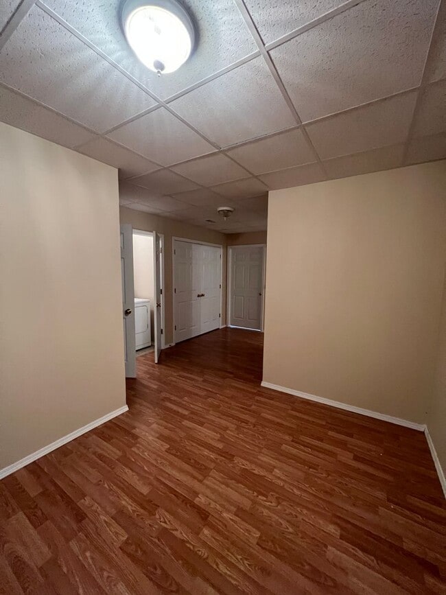 Building Photo - 5Br Basement Home