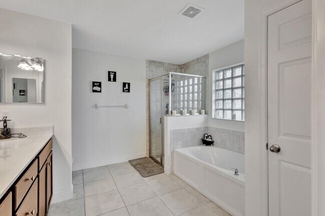 Building Photo - 9709 Starboard Dr