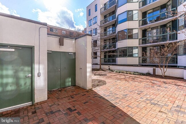 Building Photo - 955 26th St NW