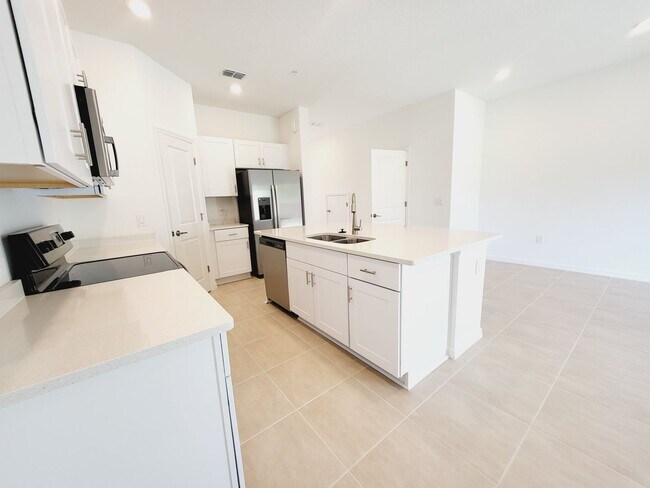 Building Photo - Gorgeous  3/2.5 Townhouse in St. Cloud