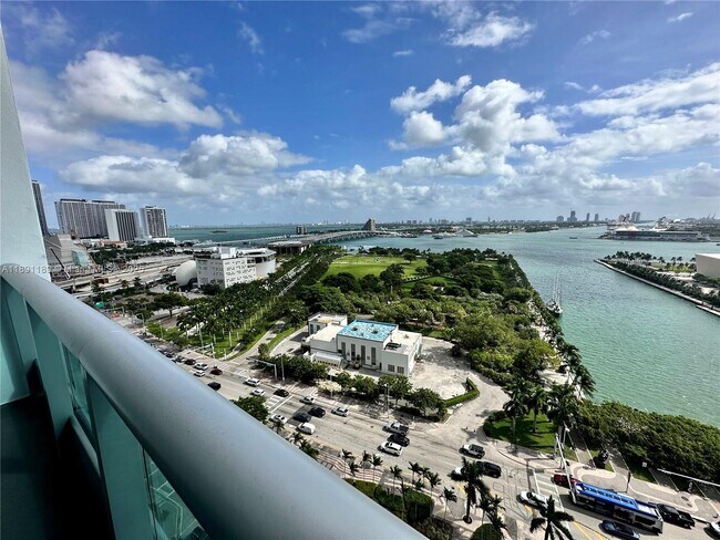Building Photo - 900 Biscayne Blvd
