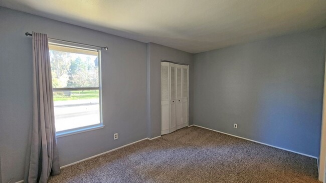 Building Photo - 422 Florin Rd
