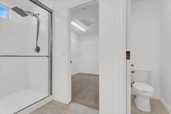 Building Photo - MOVE-IN SPECIAL! 1/2 OFF 1ST MONTHS RENT OAC!