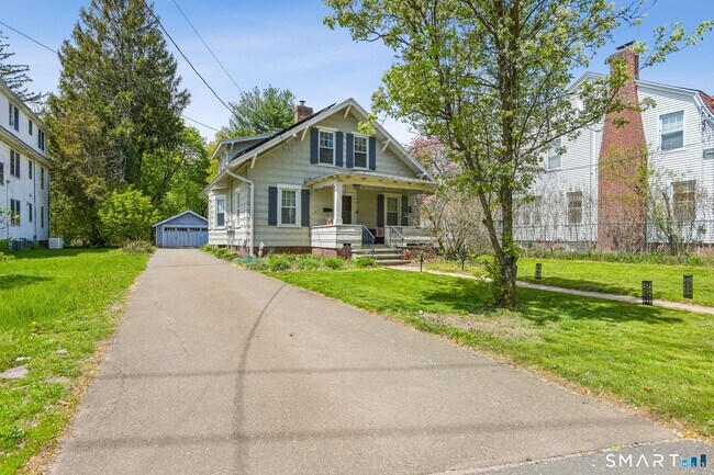 Building Photo - 1572 Whitney Ave