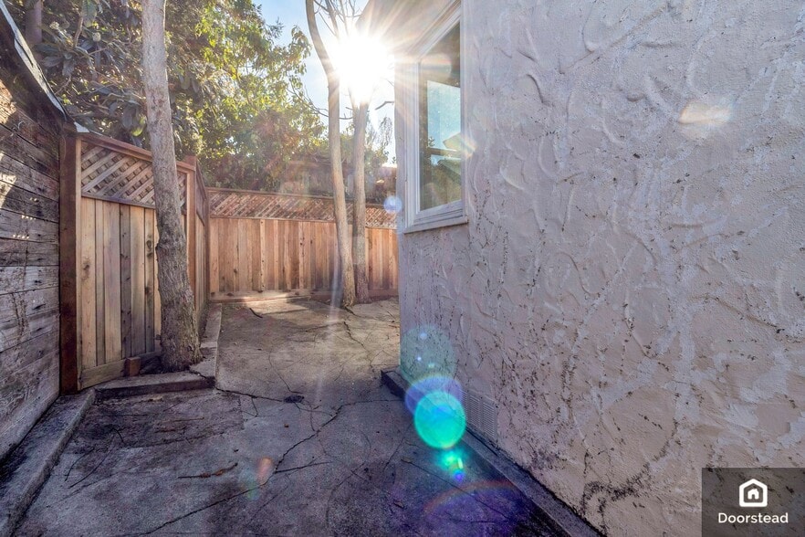 Building Photo - 711 Smith Ave