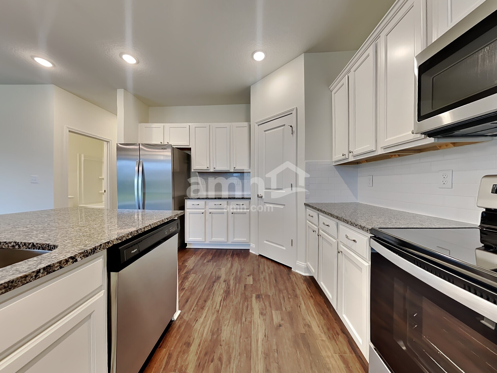 Building Photo - 302 Banyan Frst Dr