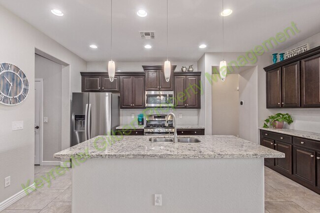 Building Photo - Beautiful Single-Story 3-Bed/3-Bath Home i...