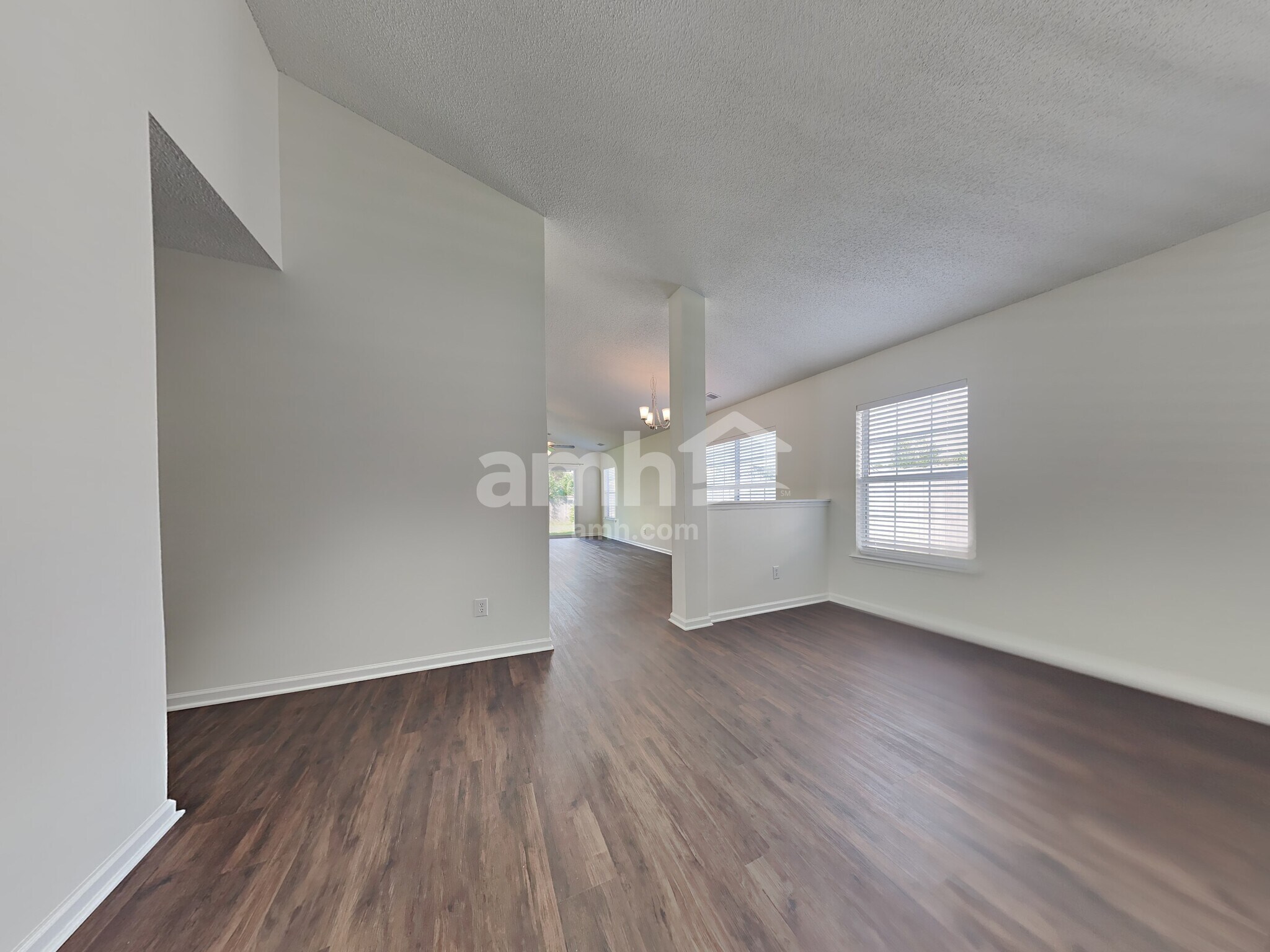 Building Photo - 114 Blue Jasmine Ln