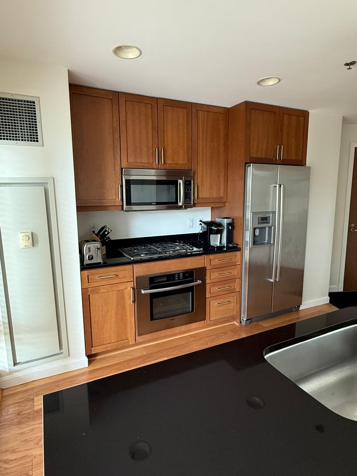 Building Photo - 100 Exchange St